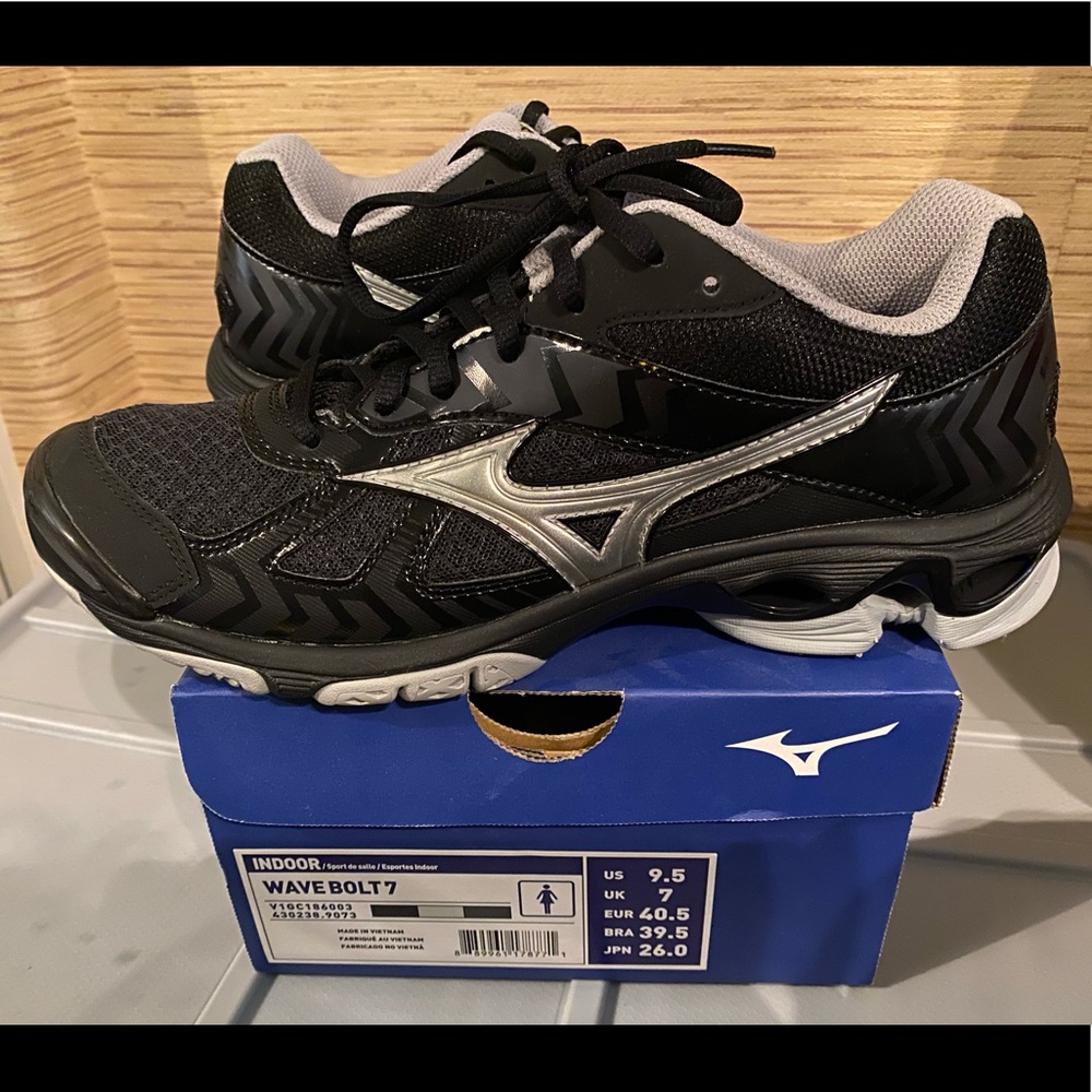 Women’s Mizuno Wave Bolt 7 size 9.5